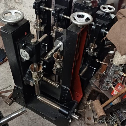 Hand Moulding Machine